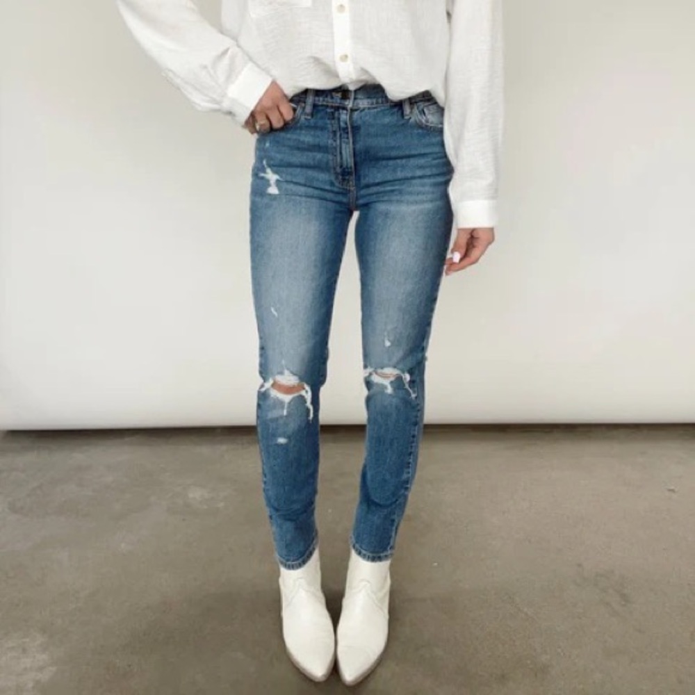 Eunina Tobi Super High Rise Mom Jean Cropped Medium Wash Denim Pants 25” Waist
